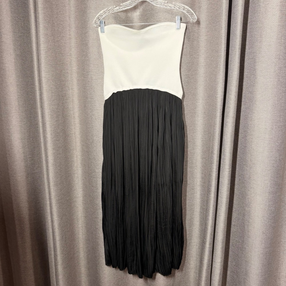 Moon River Strapless Midi Dress Womens Medium Black White Excellent Pleated